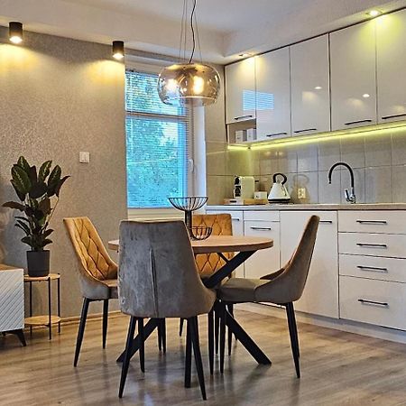 Apartament W Centrum Z Widokiem Na Jeziorko Ketrzyn Bagian luar foto