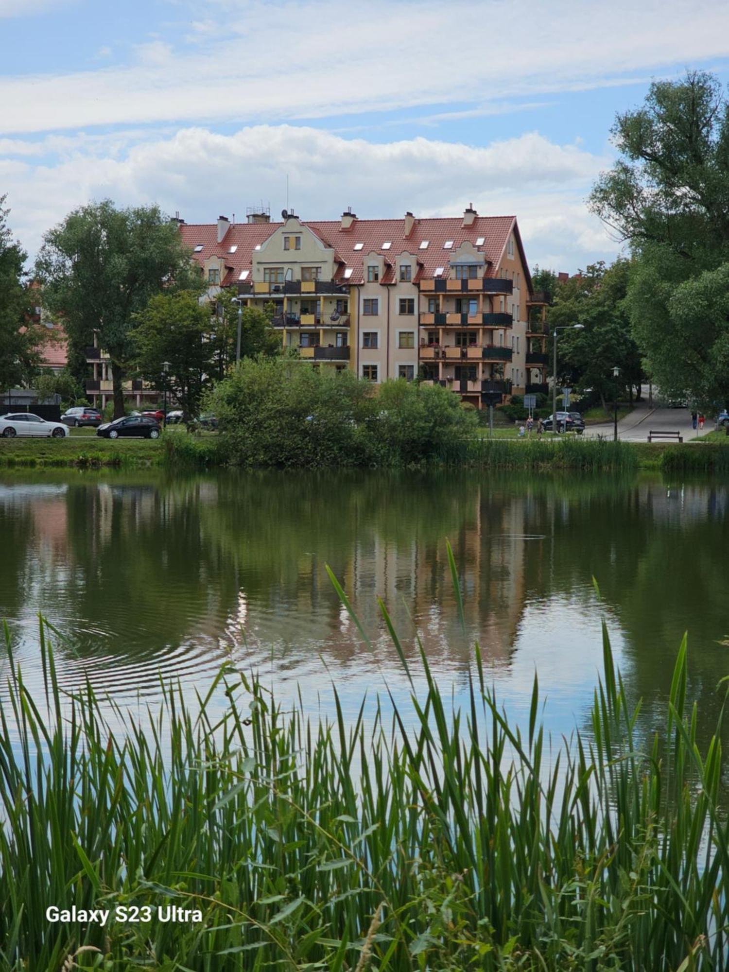 Apartament W Centrum Z Widokiem Na Jeziorko Ketrzyn Bagian luar foto